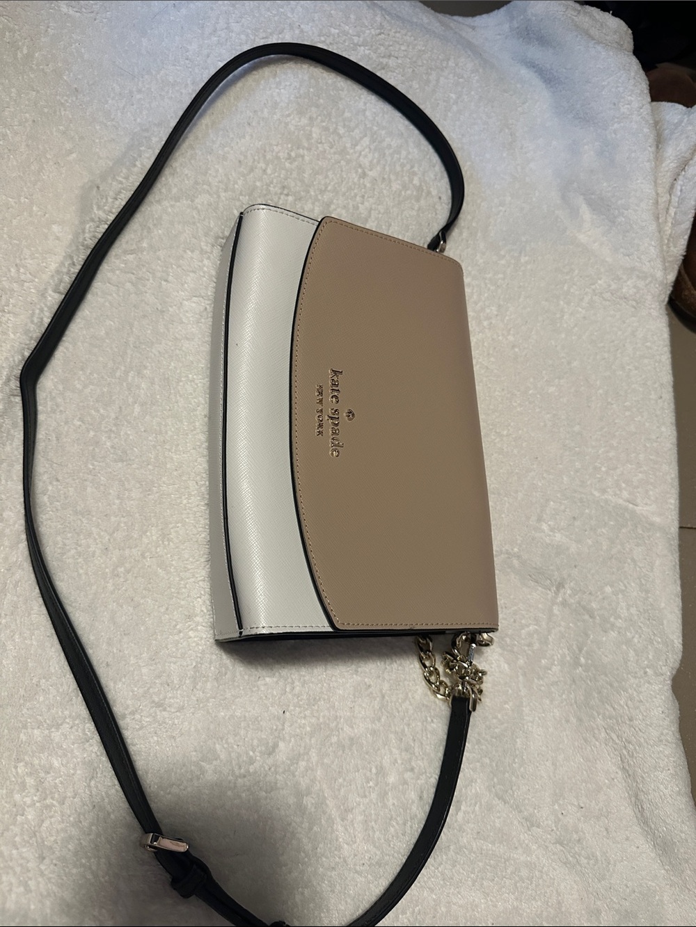 kate spade Beige and White Crossbody with Black Strap and Gold Chain - Picture 2 of 6
